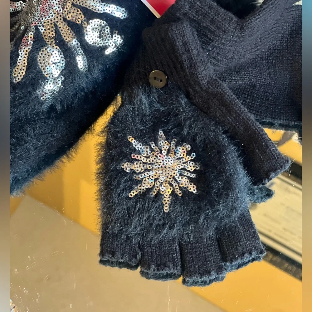 Ladies Winter Black knitted Beanie Sequins Hat & Fur Pom Pom And Mittens Set NWT